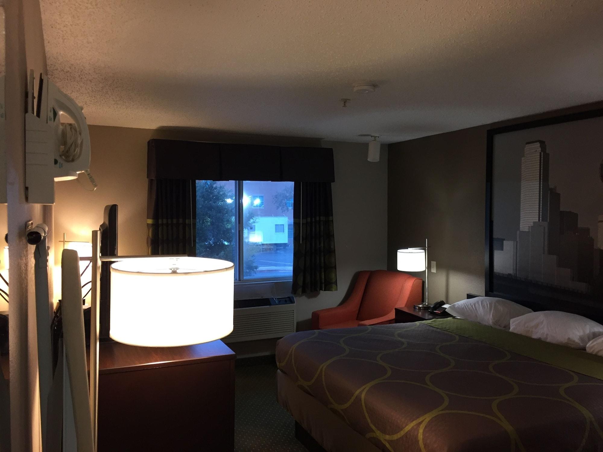 Motel Super 8 By Wyndham Bedford Dfw Airport West Exterior foto