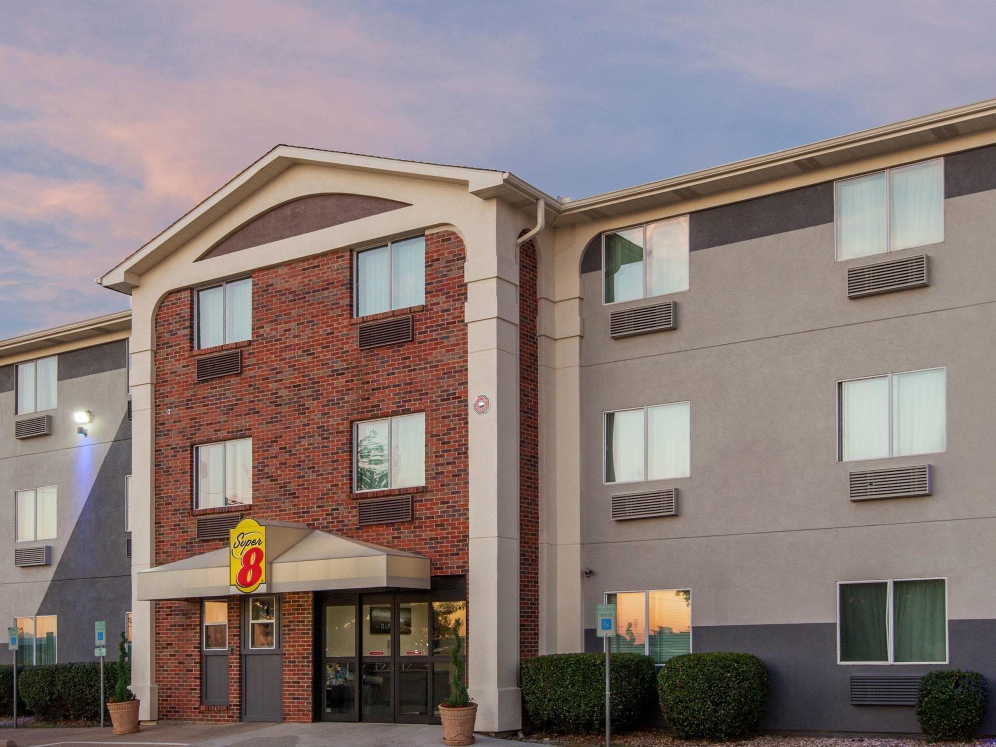 Motel Super 8 By Wyndham Bedford Dfw Airport West Exterior foto