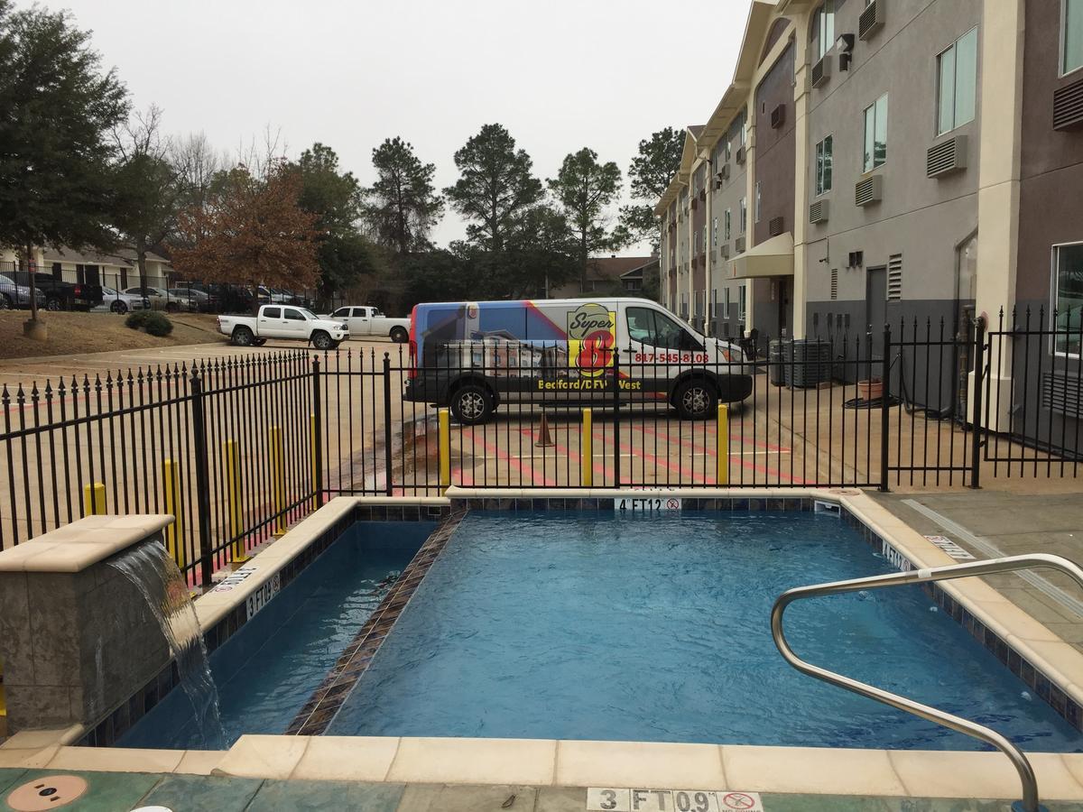 Motel Super 8 By Wyndham Bedford Dfw Airport West Exterior foto